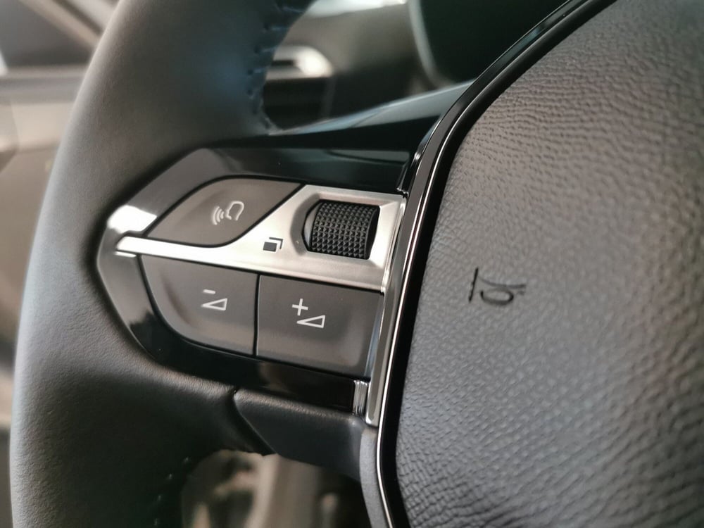 Peugeot 208 nuova a Taranto (14)
