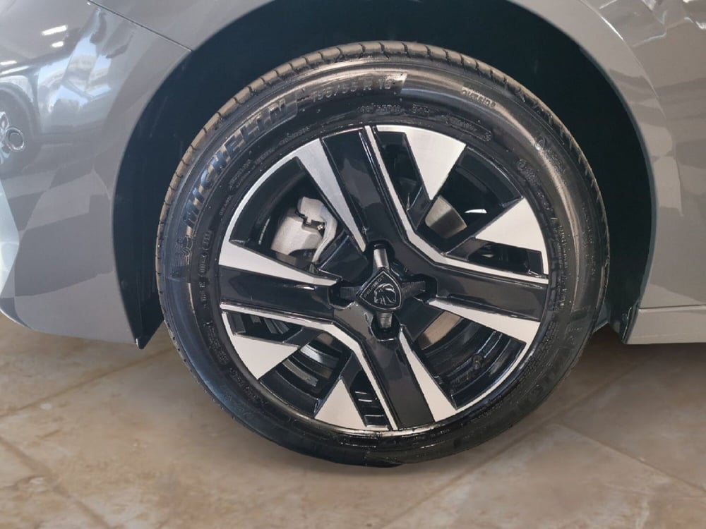 Peugeot 208 nuova a Taranto (15)