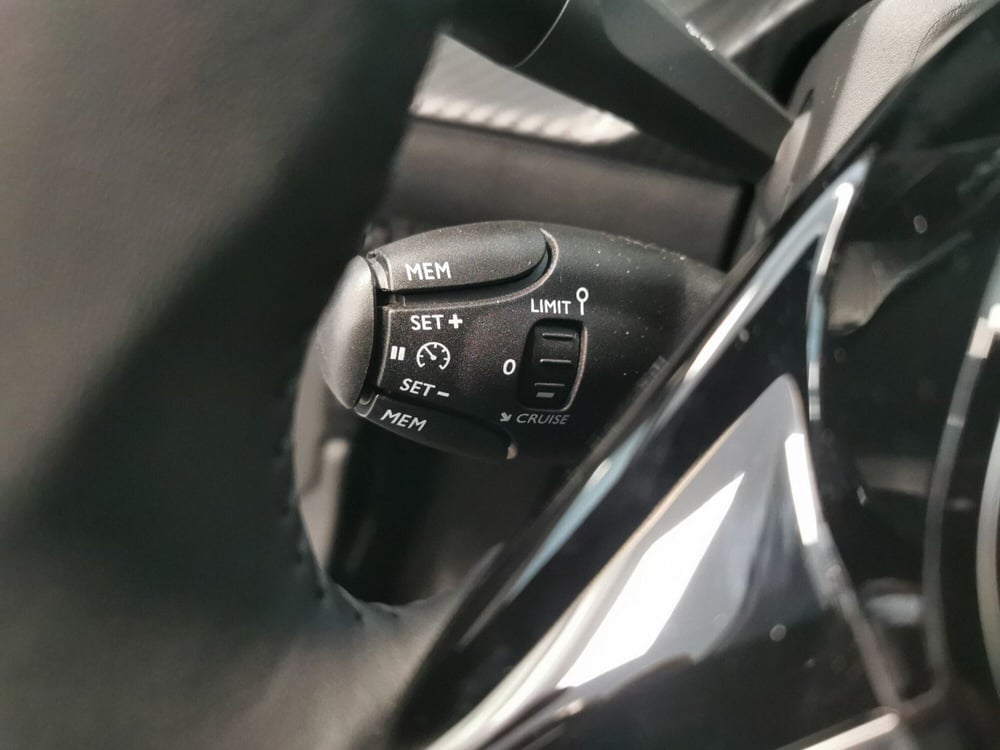 Peugeot 208 nuova a Taranto (16)