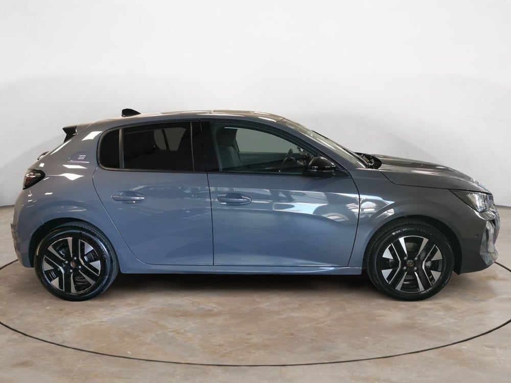 Peugeot 208 nuova a Taranto (3)