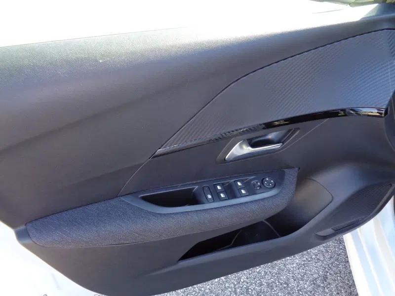 Peugeot 208 nuova a Treviso (7)