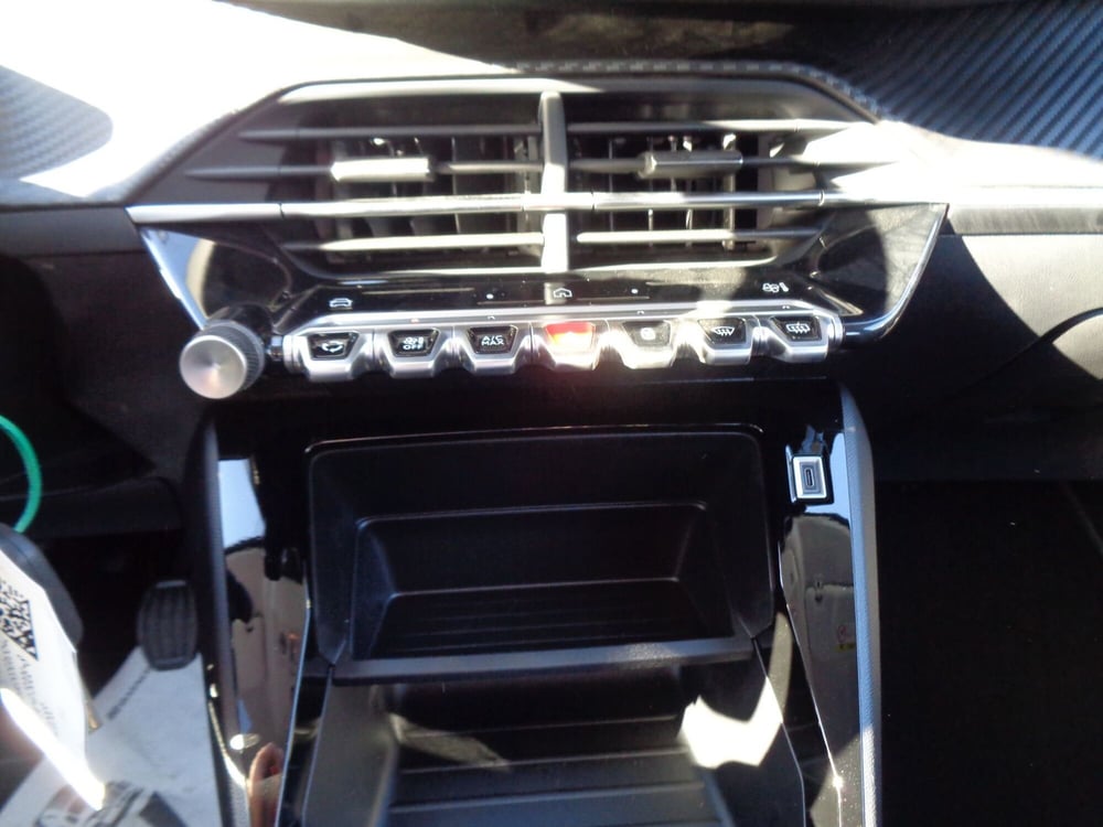 Peugeot 208 nuova a Treviso (14)
