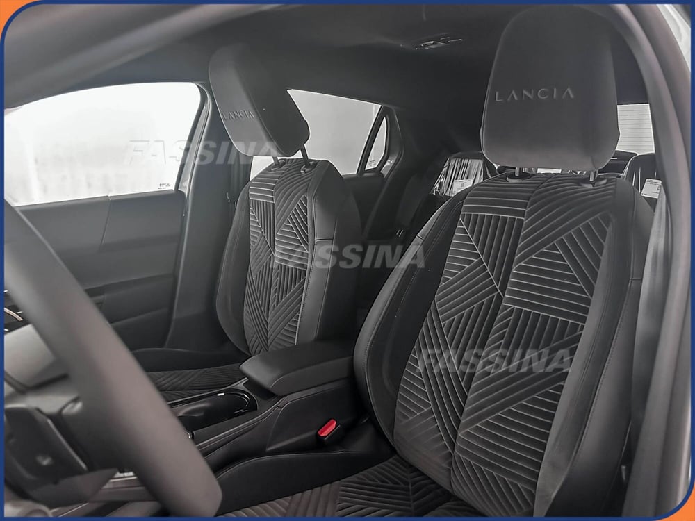 Lancia Ypsilon nuova a Milano (8)