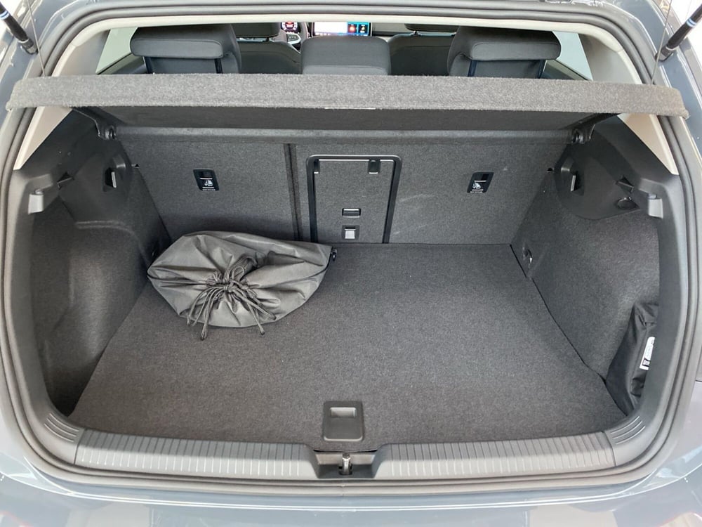 Volkswagen Golf nuova a Lodi (9)