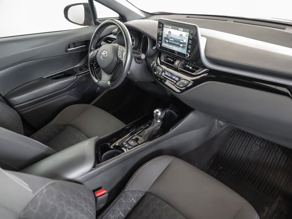 Toyota Toyota C-HR usata a Foggia (6)