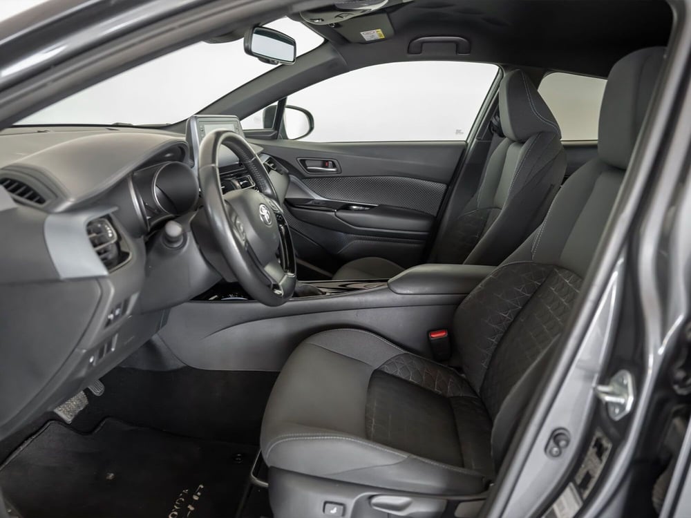 Toyota Toyota C-HR usata a Foggia (12)