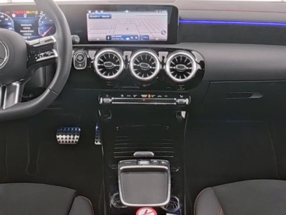 Mercedes-Benz CLA Shooting Brake usata a Milano (5)