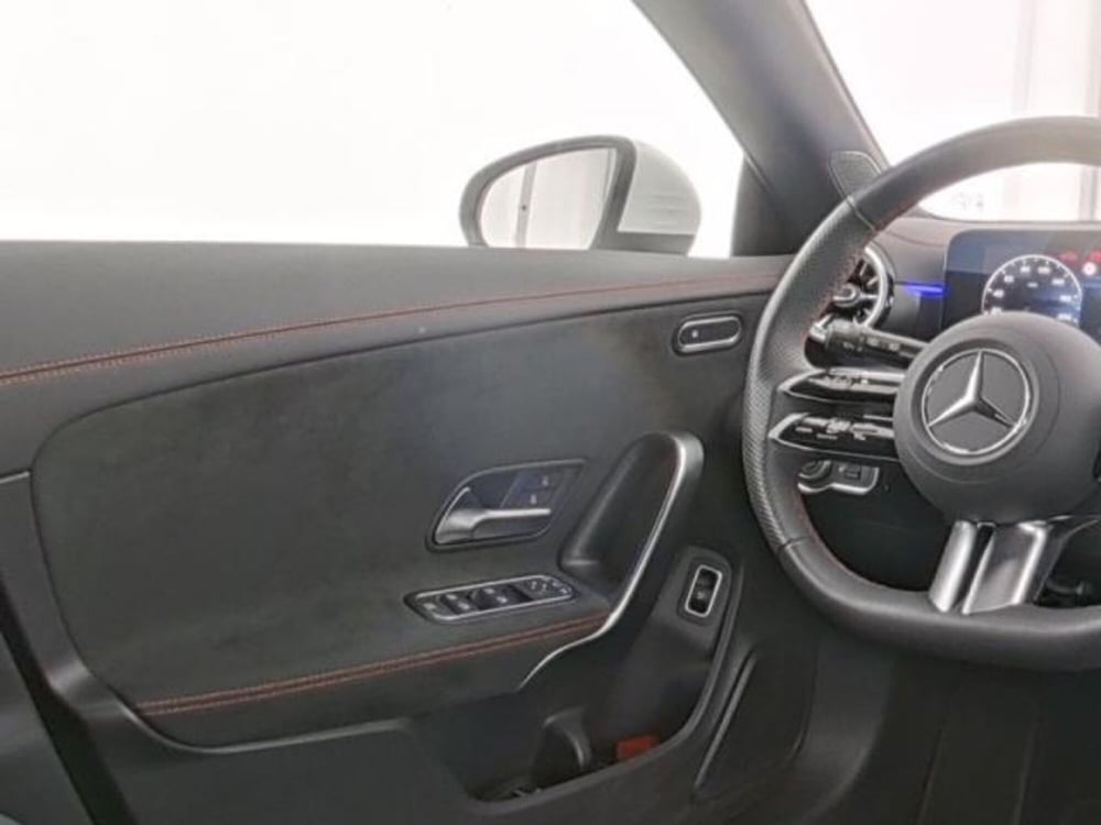 Mercedes-Benz CLA Shooting Brake usata a Milano (8)
