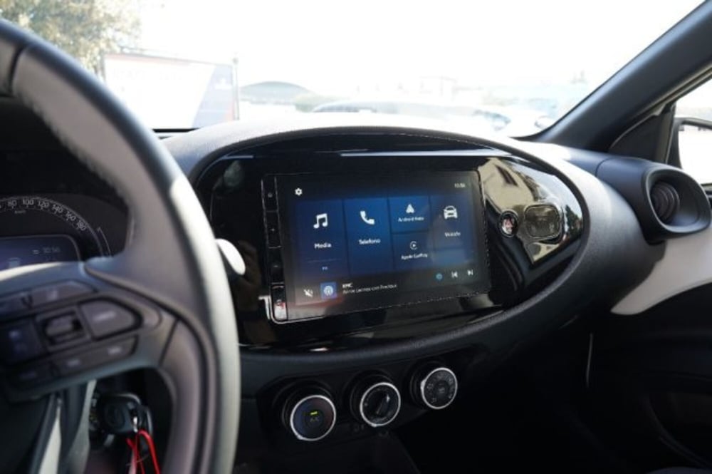 Toyota Aygo X nuova a Reggio Calabria (11)