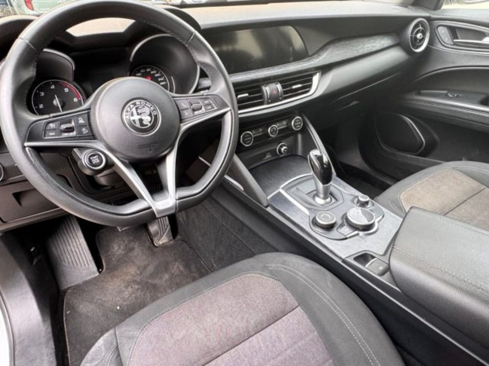 Alfa Romeo Stelvio usata a Reggio Calabria (6)