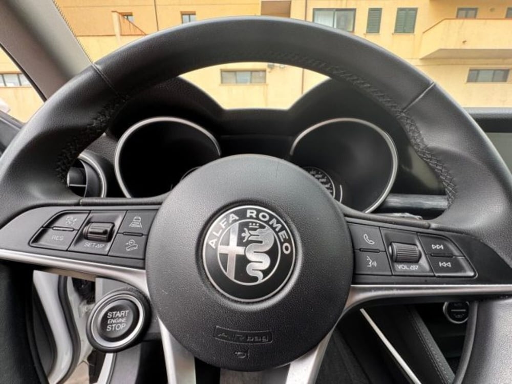 Alfa Romeo Stelvio usata a Reggio Calabria (9)