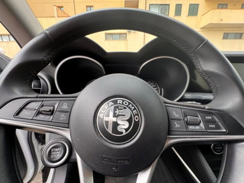 Alfa Romeo Stelvio usata a Reggio Calabria (8)