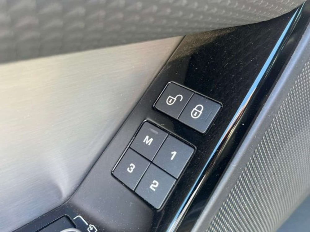 Land Rover Range Rover Velar usata a Firenze (12)