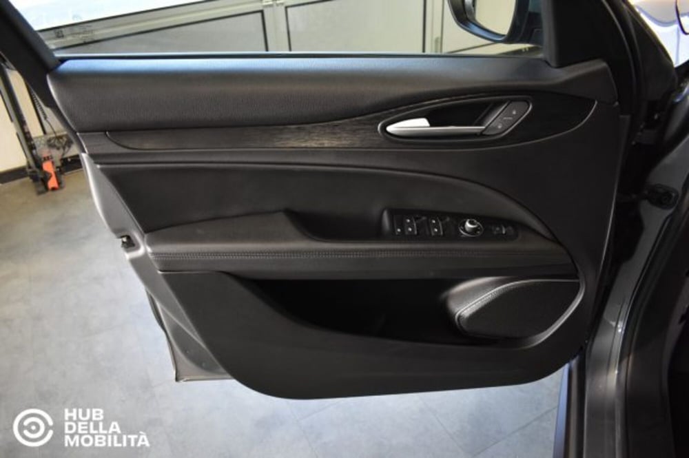 Alfa Romeo Stelvio usata a Perugia (7)
