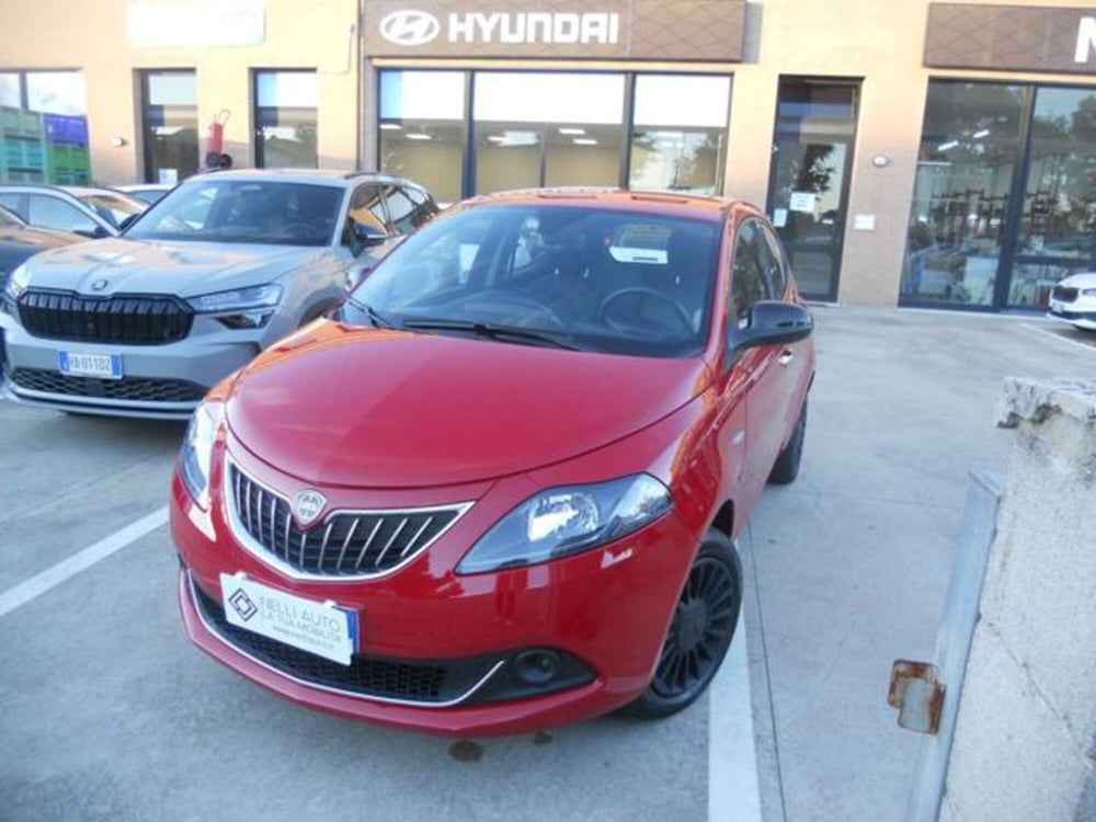 Lancia Ypsilon usata a Pisa