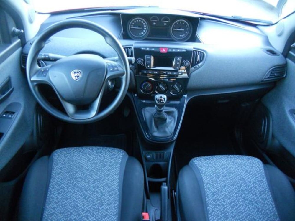 Lancia Ypsilon usata a Pisa (11)