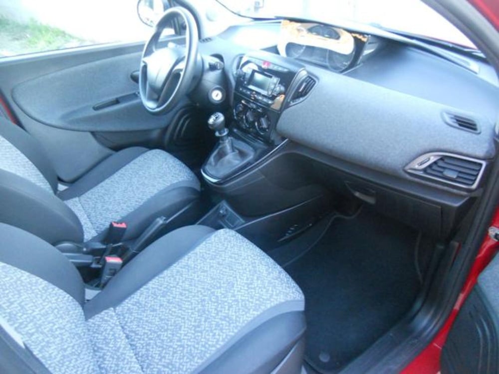 Lancia Ypsilon usata a Pisa (12)
