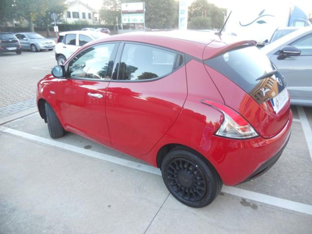 Lancia Ypsilon usata a Pisa (3)