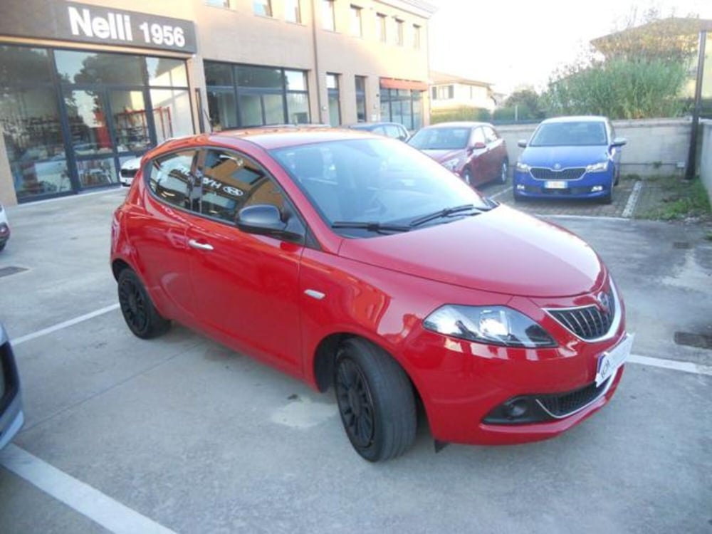 Lancia Ypsilon usata a Pisa (4)
