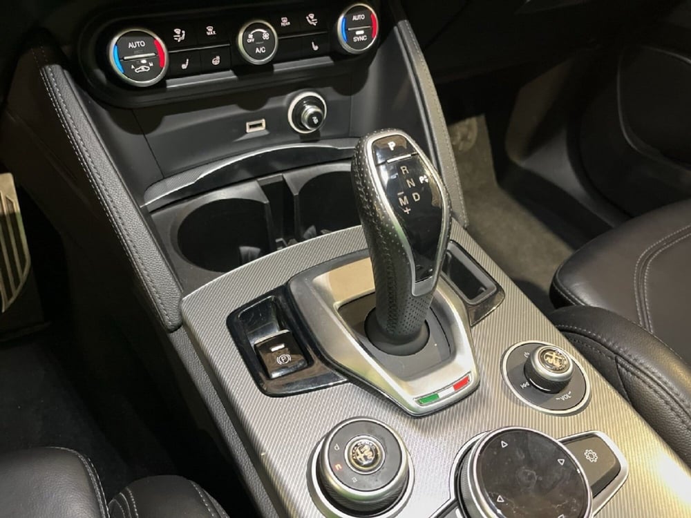 Alfa Romeo Stelvio usata a Torino (14)
