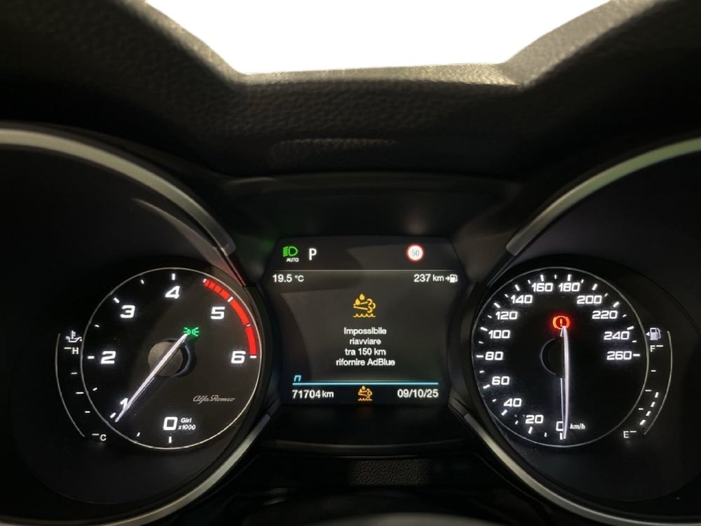 Alfa Romeo Stelvio usata a Torino (15)