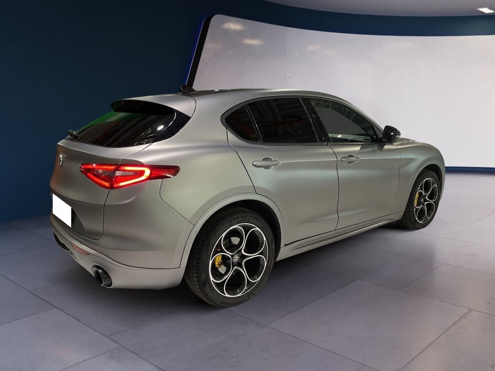 Alfa Romeo Stelvio usata a Torino (4)