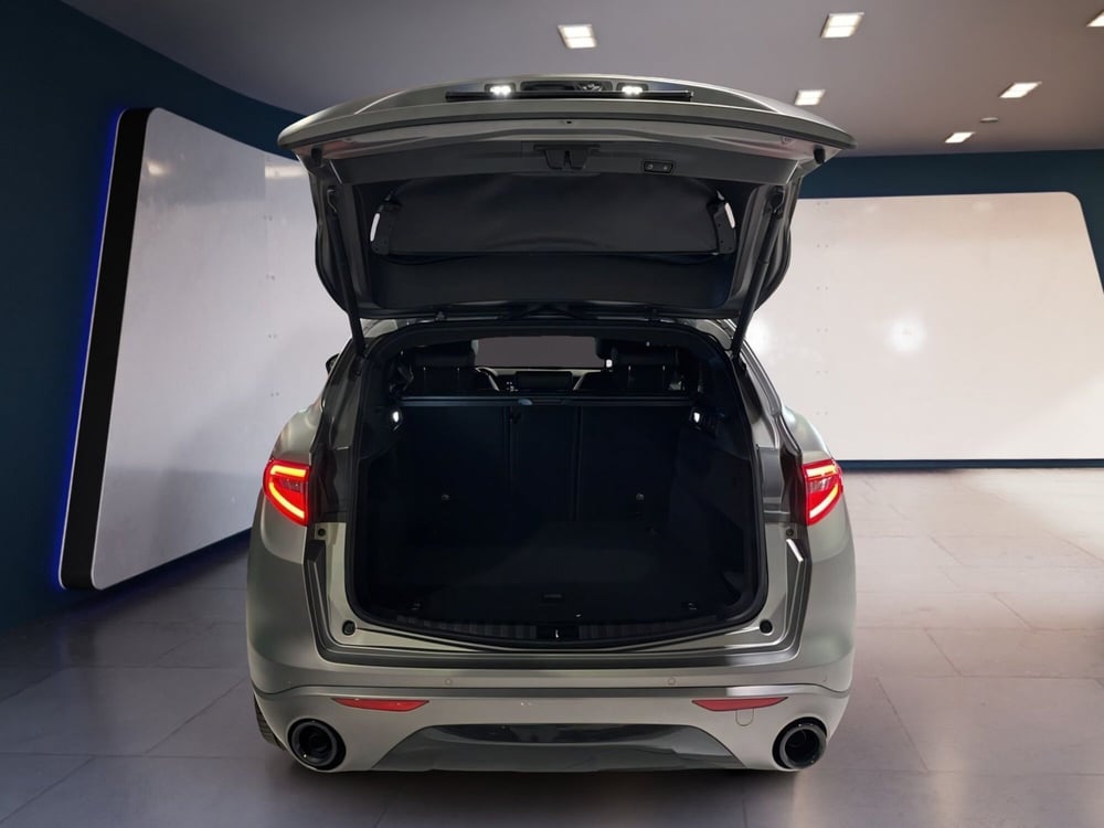 Alfa Romeo Stelvio usata a Torino (7)