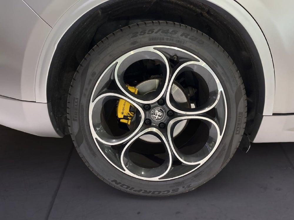 Alfa Romeo Stelvio usata a Torino (8)