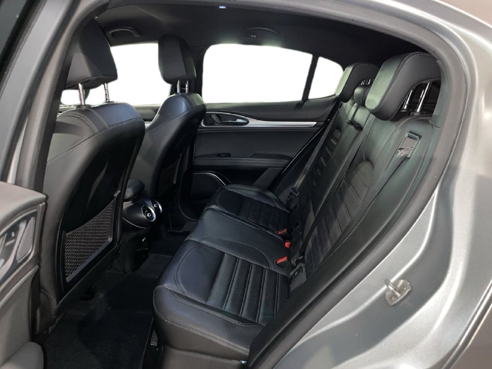 Alfa Romeo Stelvio usata a Torino (9)