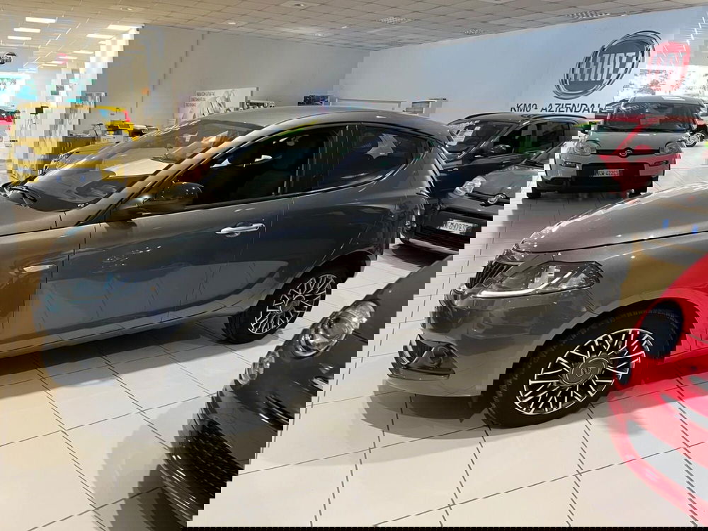 Lancia Ypsilon usata a Milano (5)