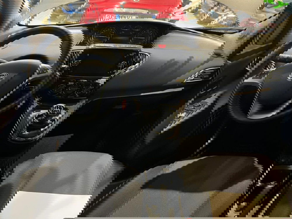 Lancia Ypsilon usata a Milano (14)