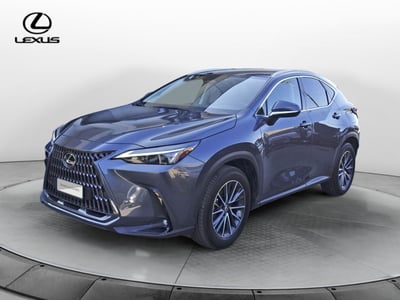 Lexus NX Plug-in 4WD Premium del 2022 usata a Montebelluna