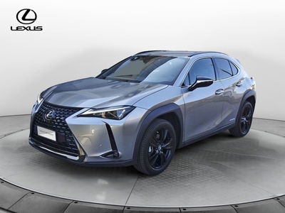 Lexus UX Hybrid Midnight del 2021 usata a Montebelluna