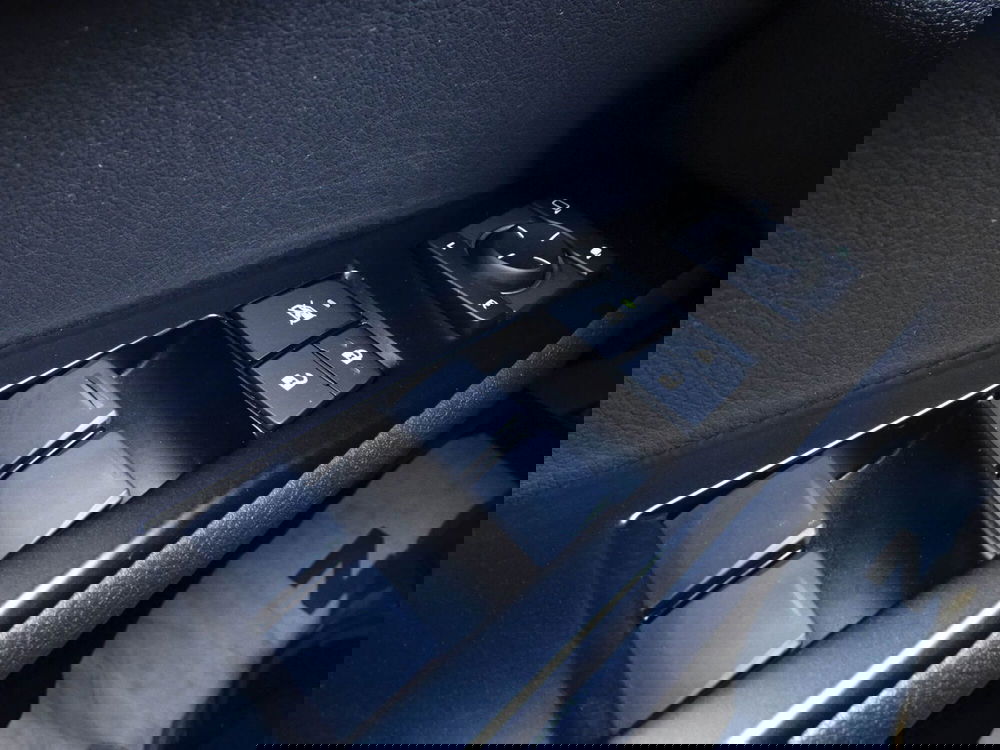 Lexus UX usata a Treviso (16)