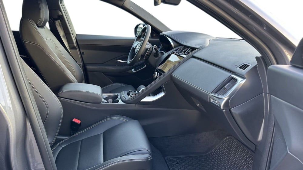Jaguar E-Pace nuova a Catania (4)