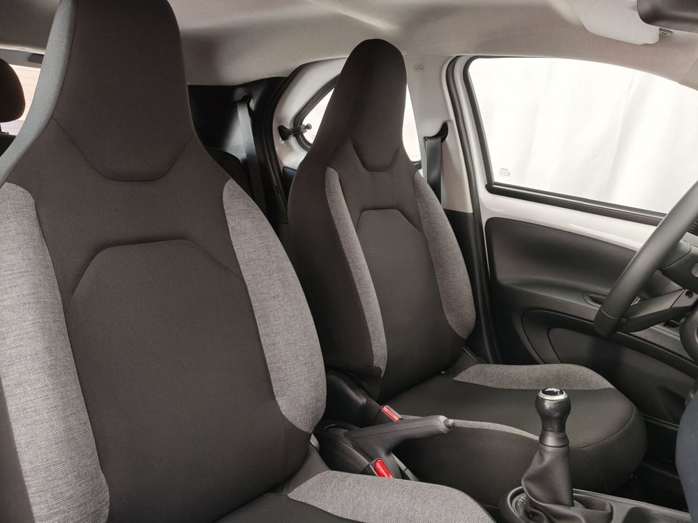 Toyota Aygo X usata a Roma (7)