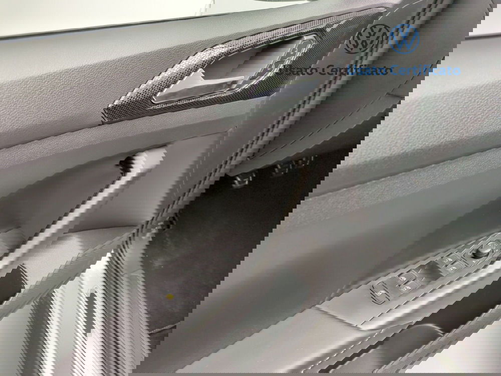 Volkswagen T-Cross nuova a Avellino (16)