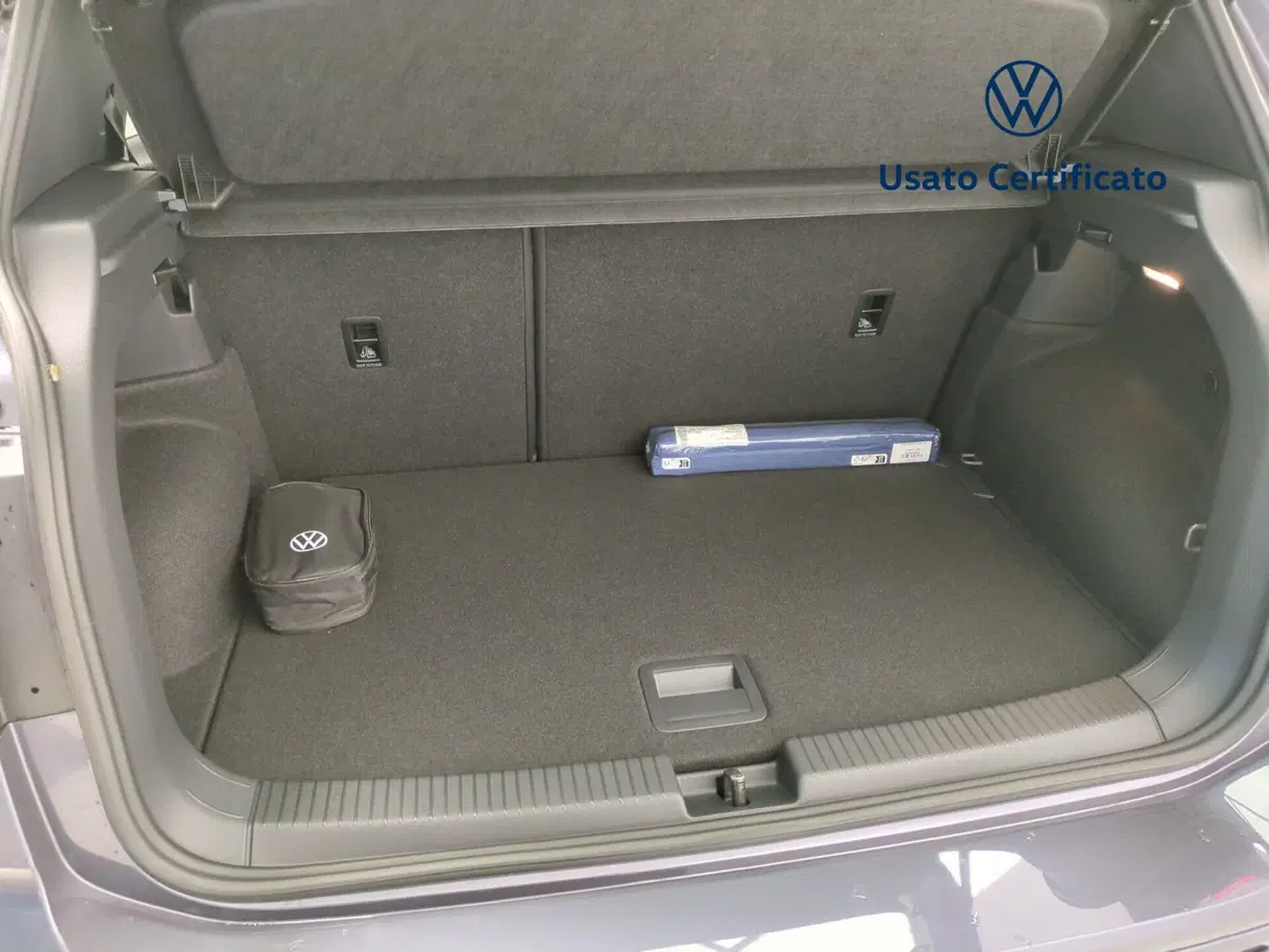 Volkswagen T-Cross nuova a Avellino (15)