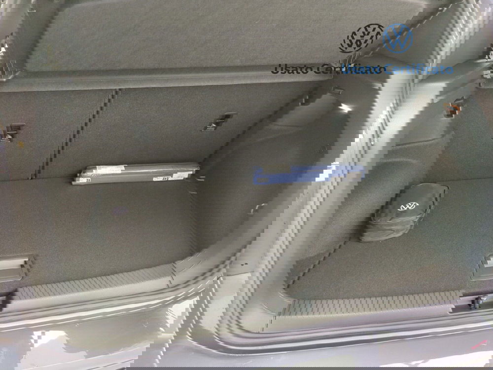 Volkswagen T-Cross nuova a Avellino (15)