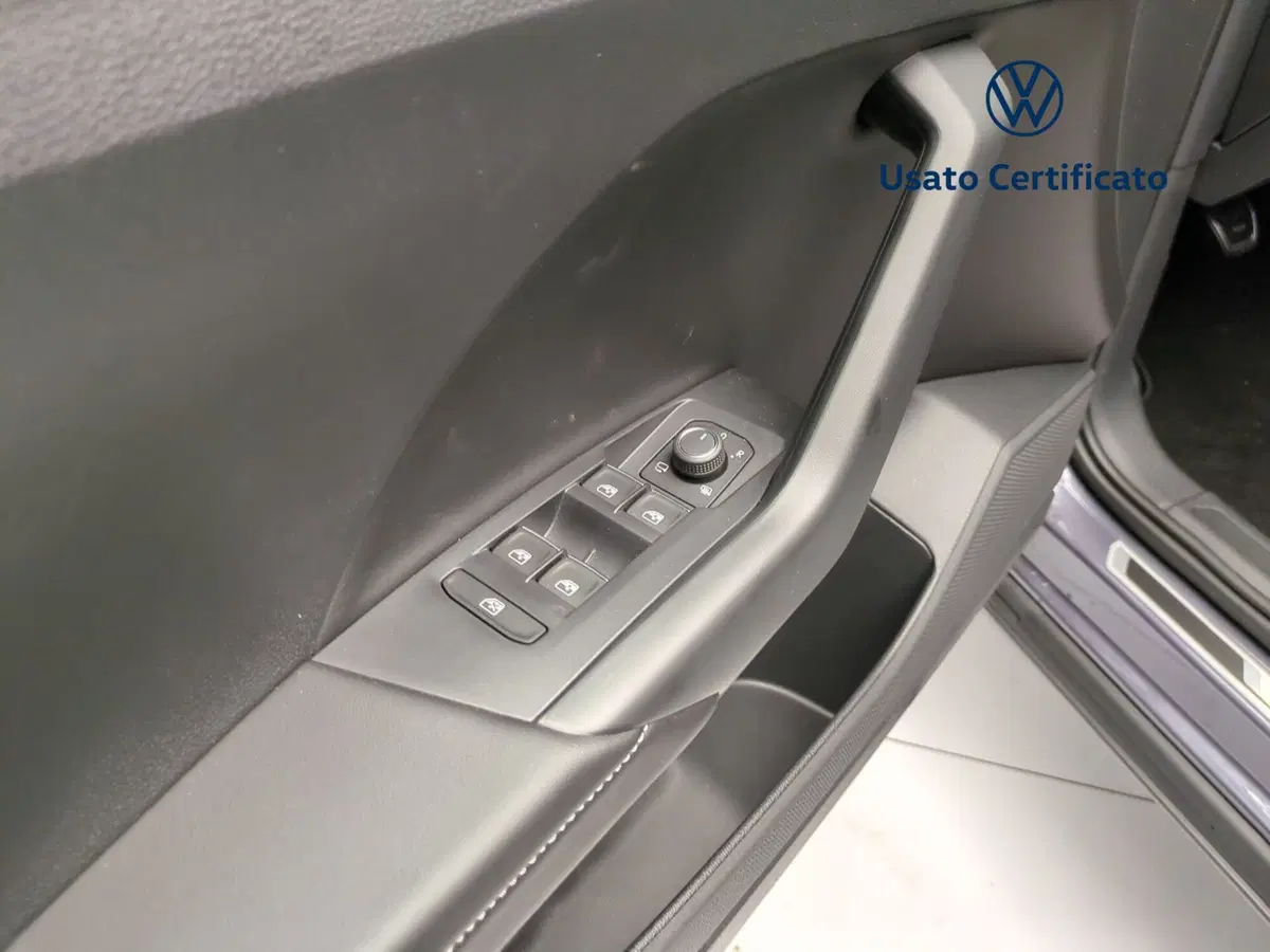 Volkswagen T-Cross nuova a Avellino (16)