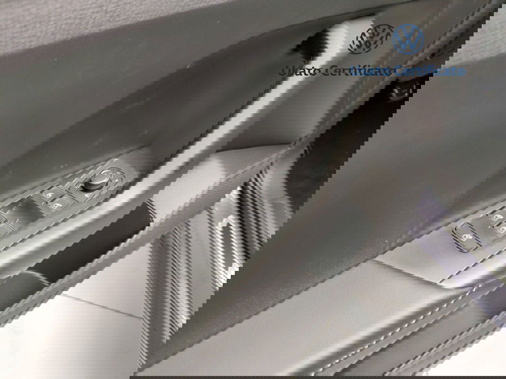 Volkswagen T-Cross nuova a Avellino (16)