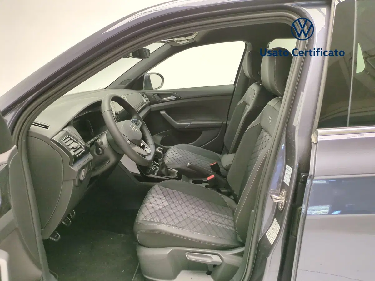 Volkswagen T-Cross nuova a Avellino (17)