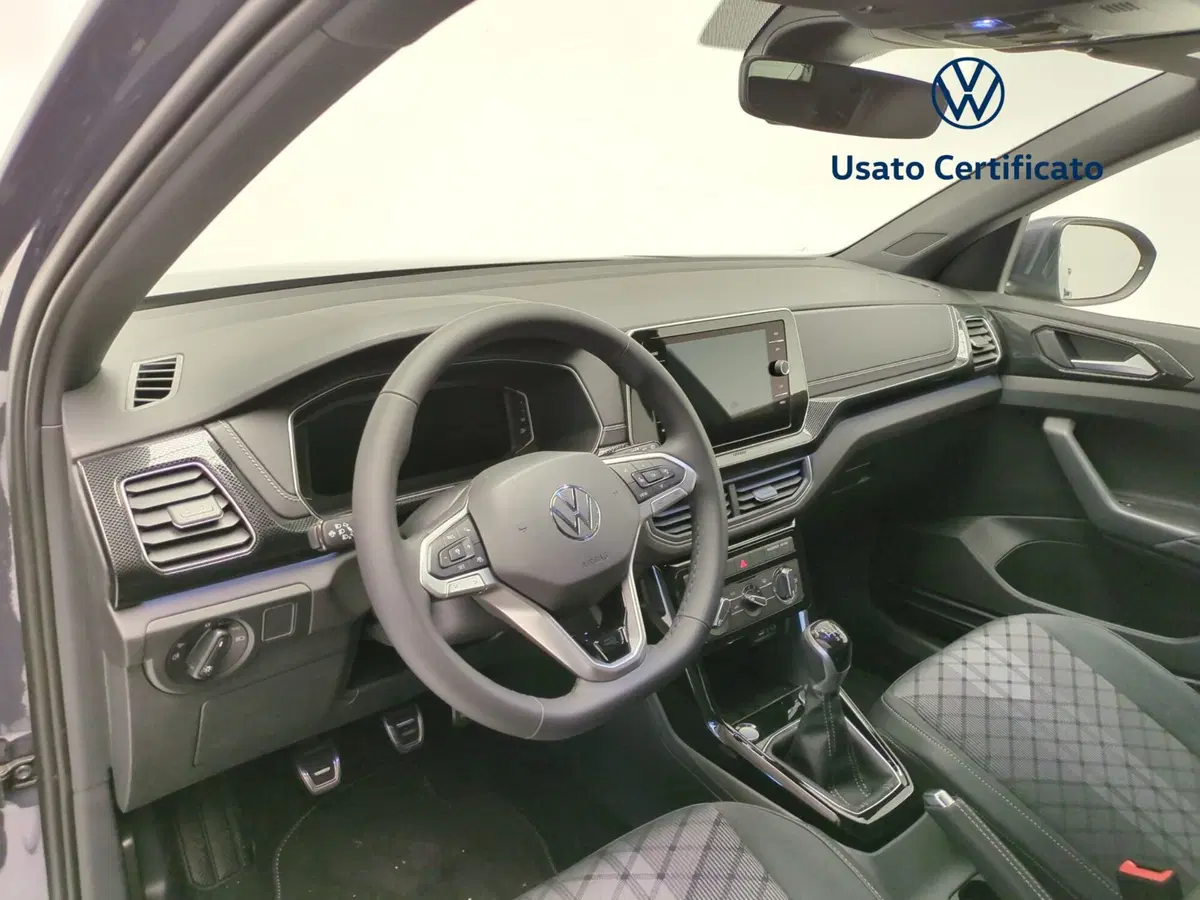 Volkswagen T-Cross nuova a Avellino (18)