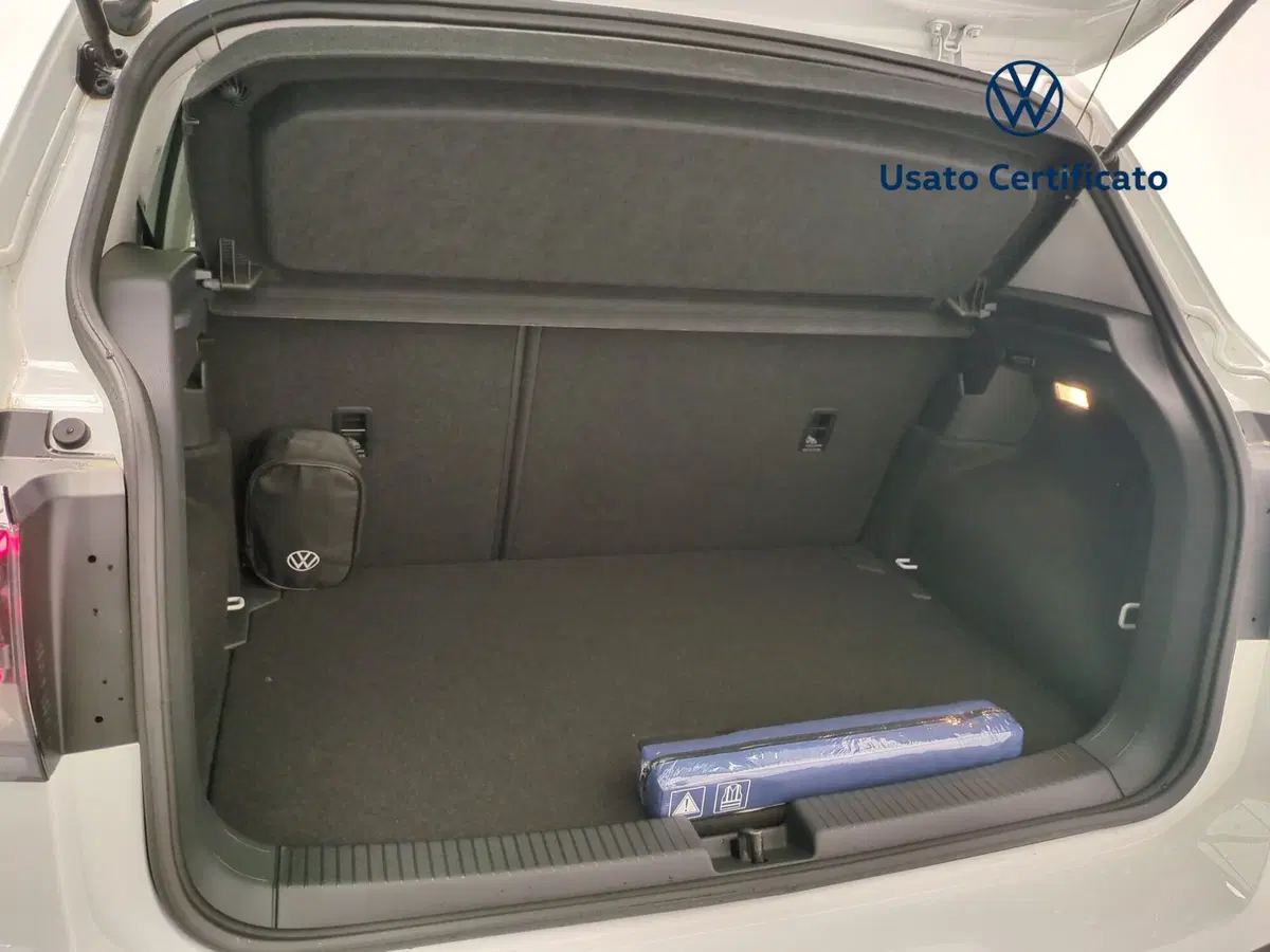 Volkswagen T-Cross nuova a Avellino (12)