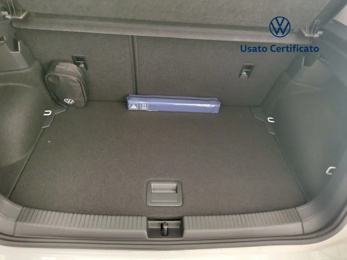 Volkswagen T-Cross nuova a Avellino (13)