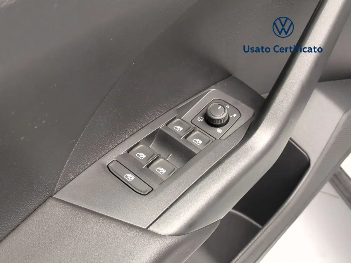 Volkswagen T-Cross nuova a Avellino (14)