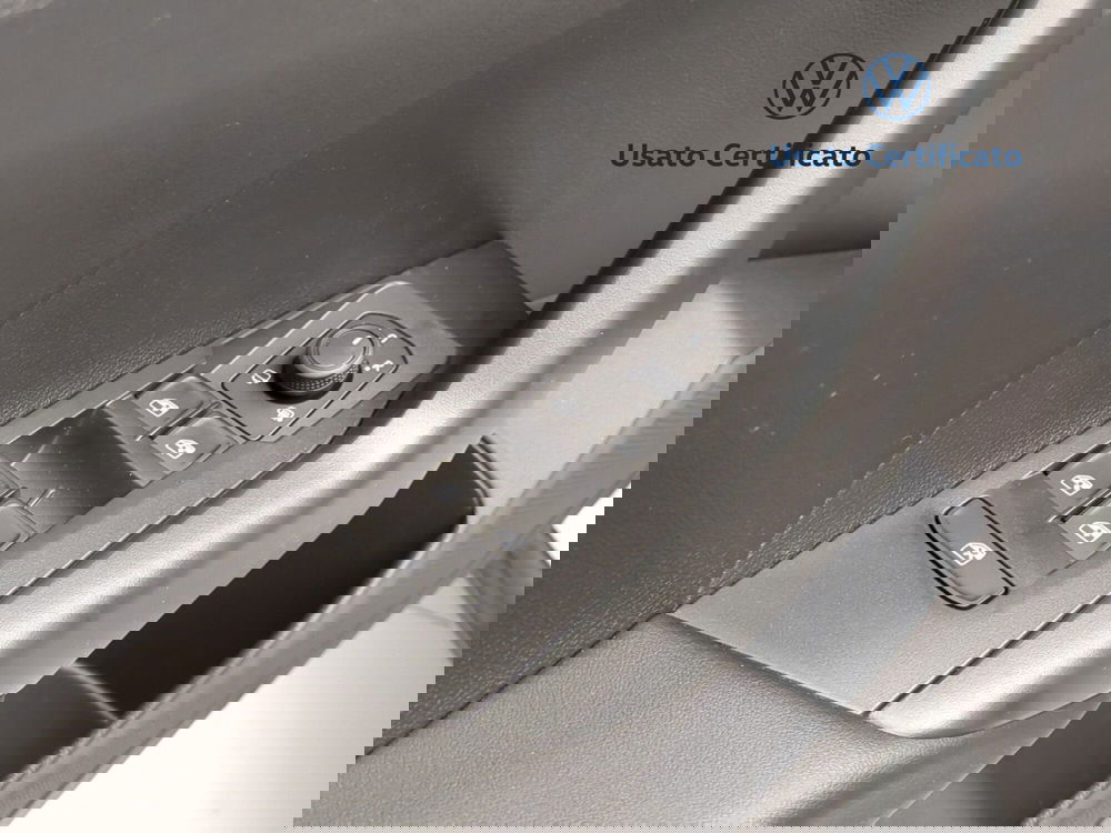 Volkswagen T-Cross nuova a Avellino (14)