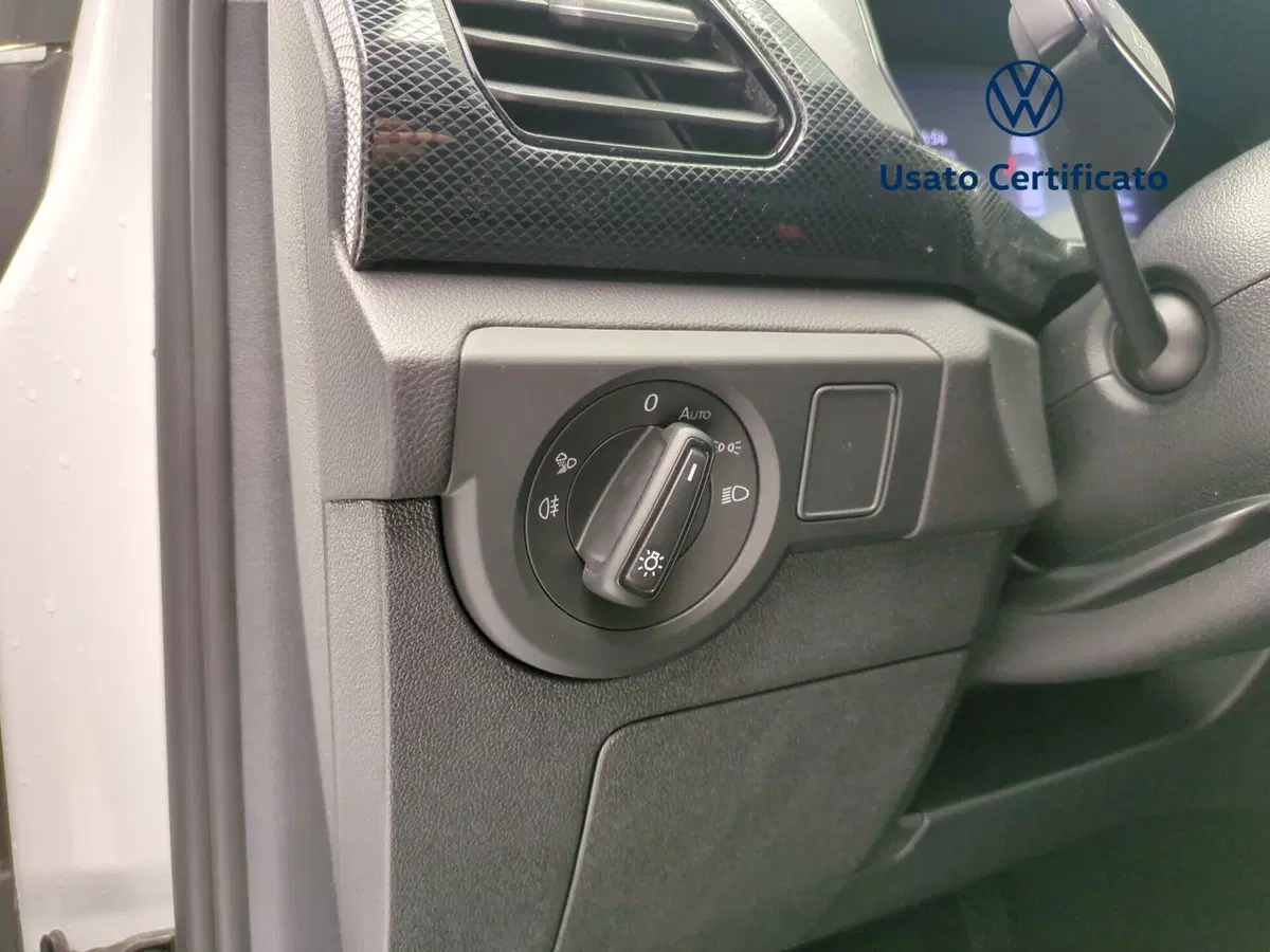 Volkswagen T-Cross nuova a Avellino (17)