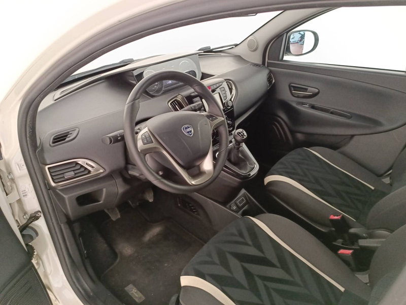 Lancia Ypsilon usata a Treviso (10)