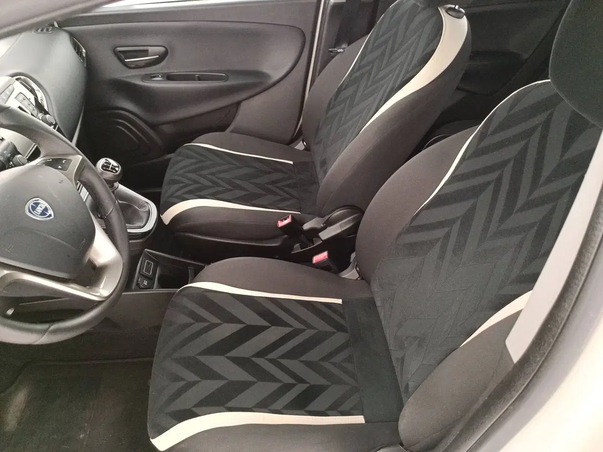 Lancia Ypsilon usata a Treviso (11)